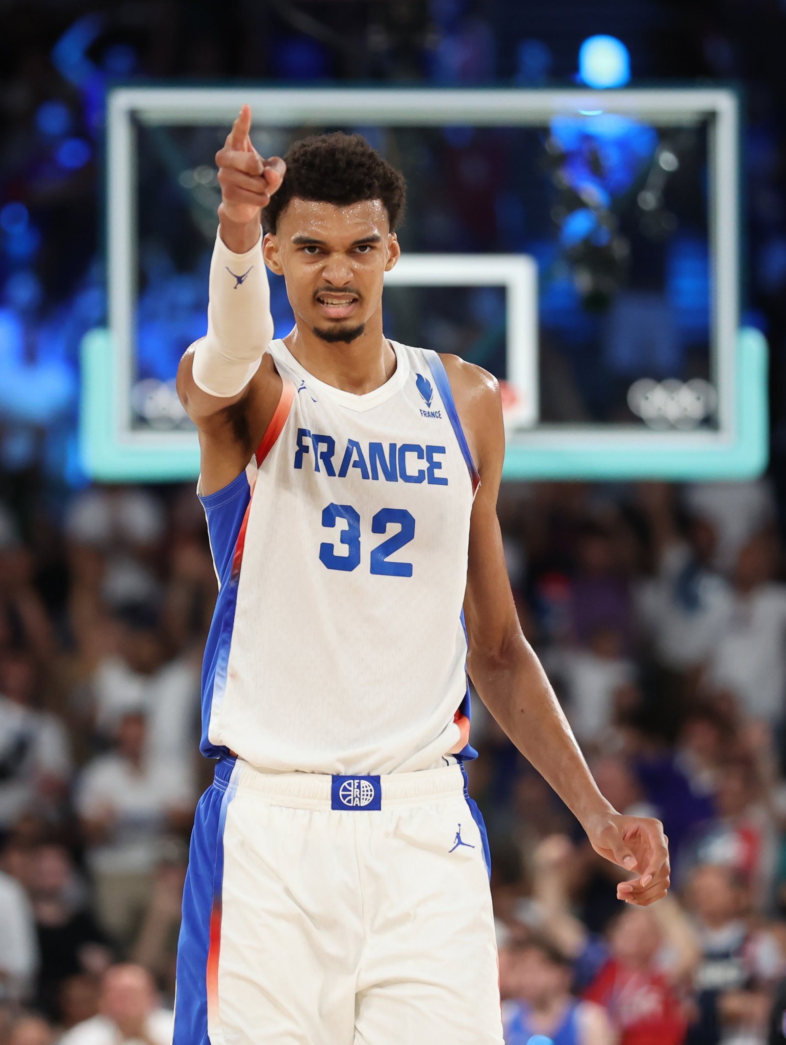 波兰男篮轻取法国男篮,伦纳德打破历史纪录 波兰男篮轻取法国男篮,伦纳德打破历史纪录