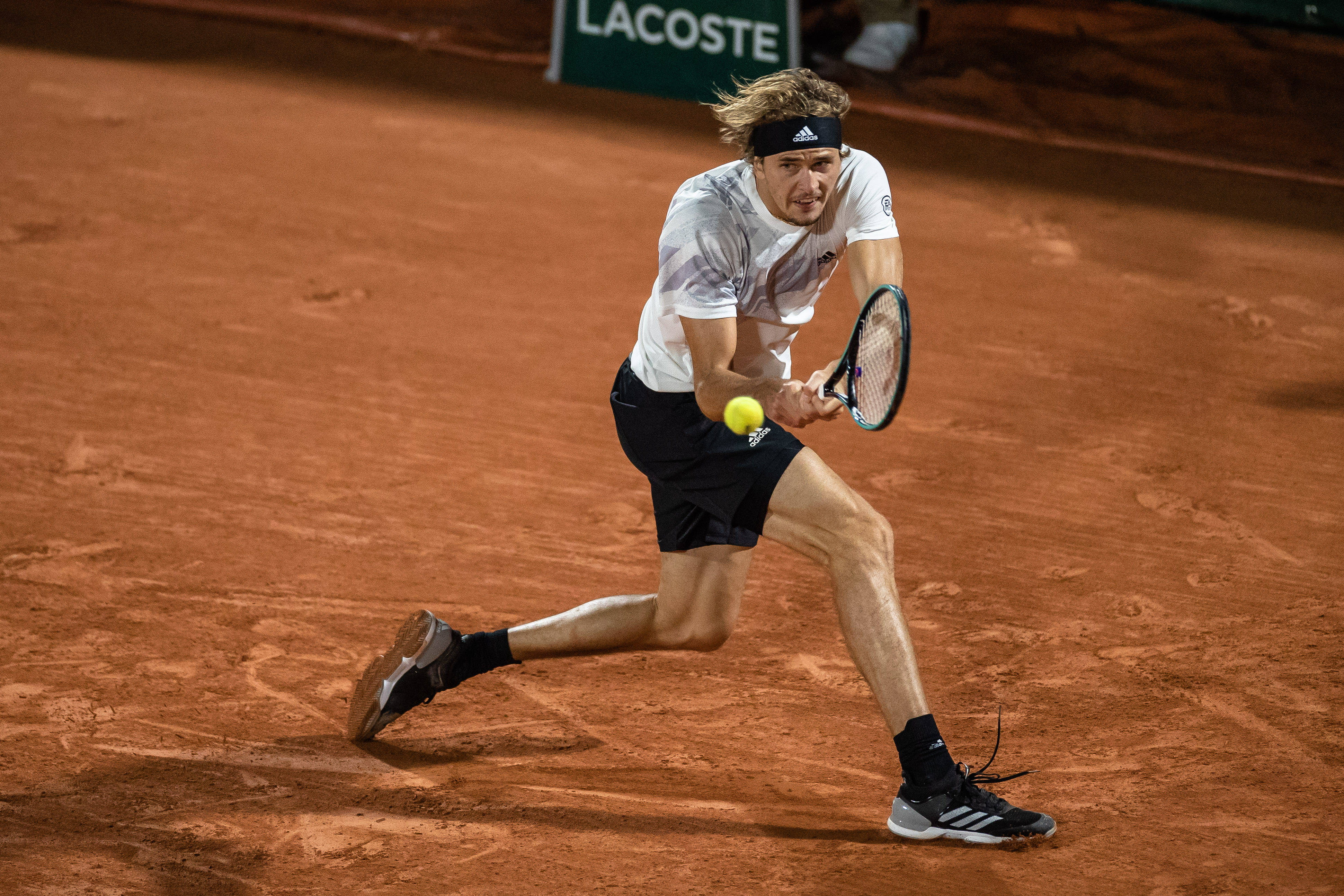 欧洲网球队完胜意大利网球队，兹维列夫关键制胜