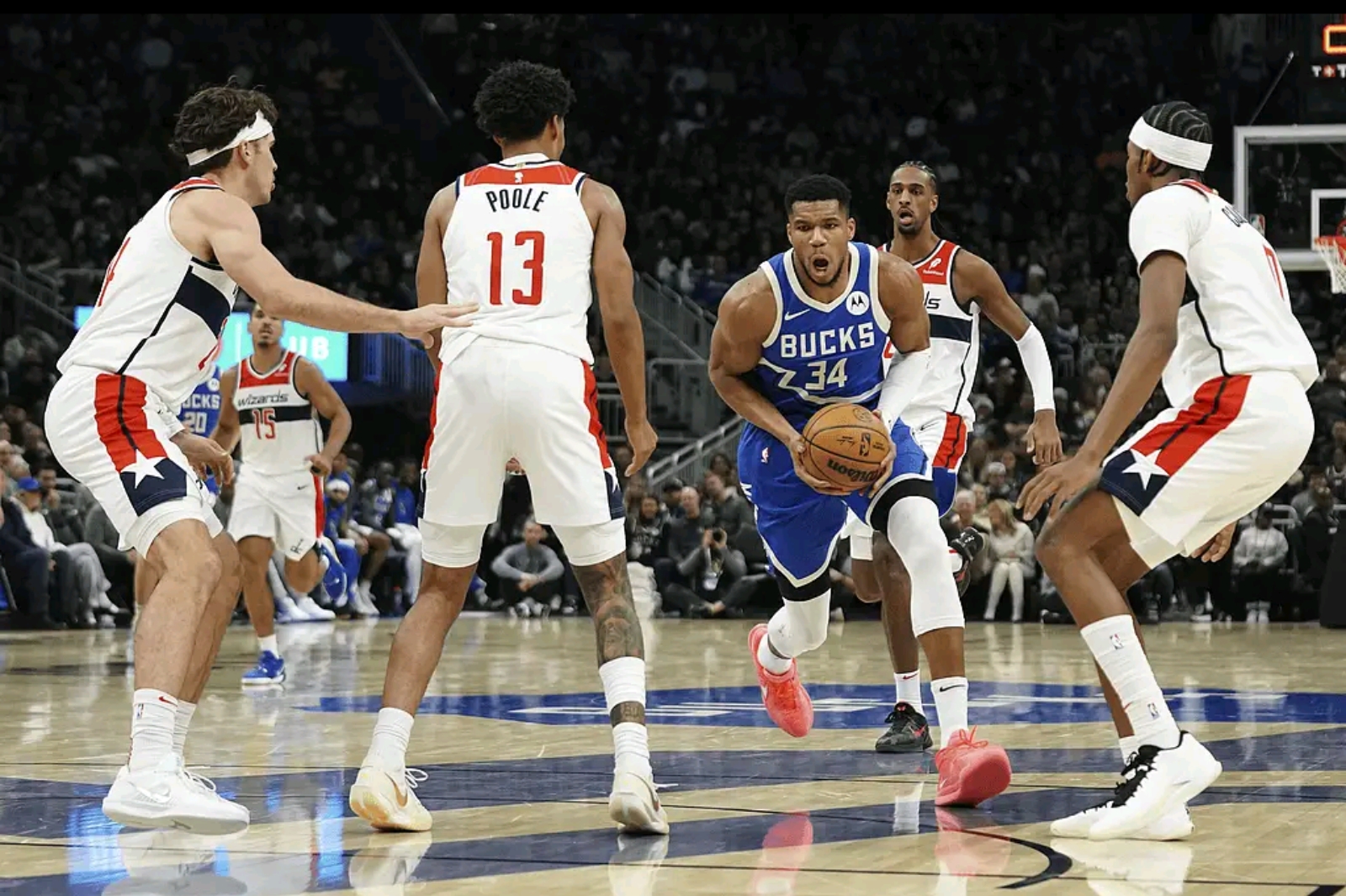 雄鹿逆转尼克斯，伦纳德扛起全队