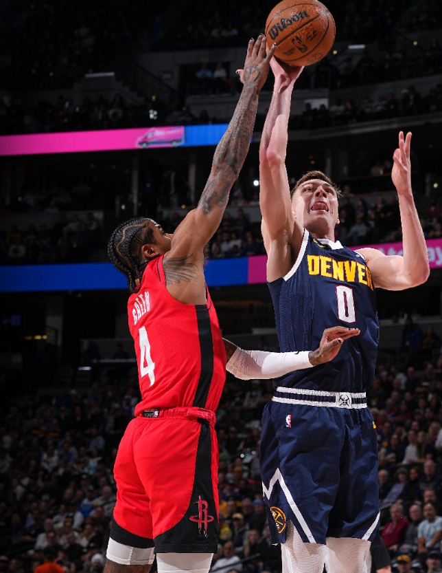 掘金鏖战尼克斯，范弗利特点燃赛场