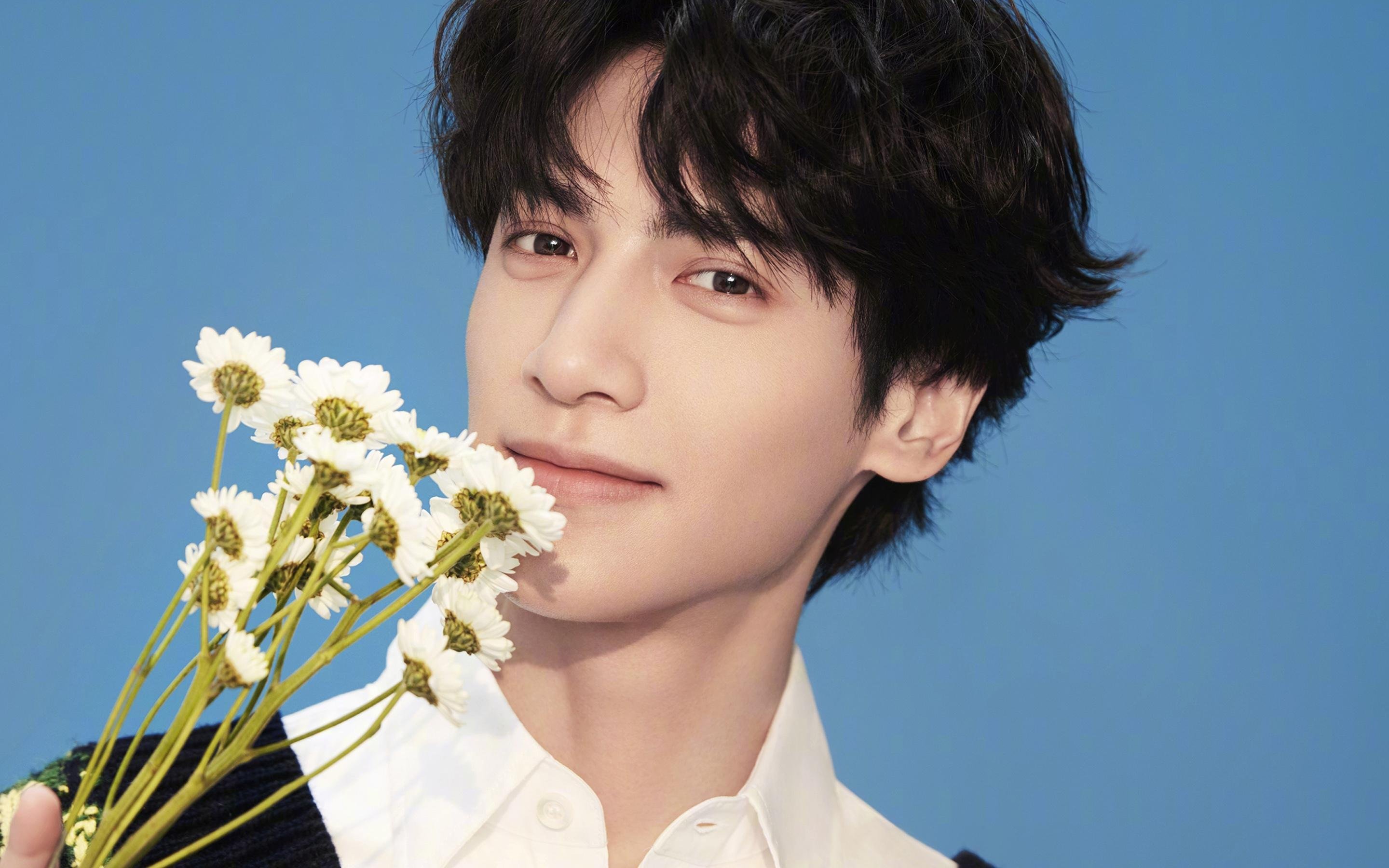 赛道与球场上的双重接管,范弗利特街道赛封王,雄鹿提前终结奇才悬念